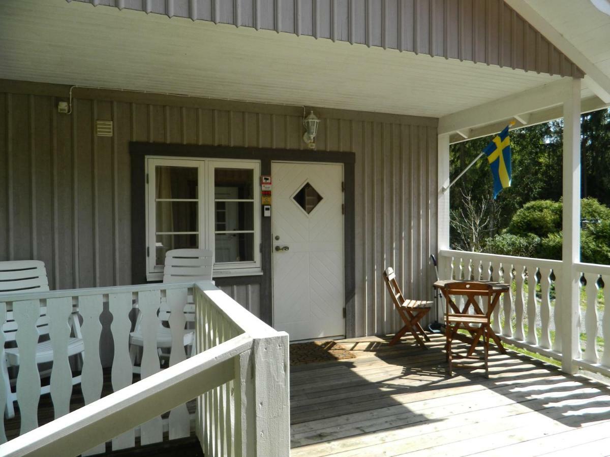 Comfortable Cottage At Scenic Lake Landvetter Kültér fotó